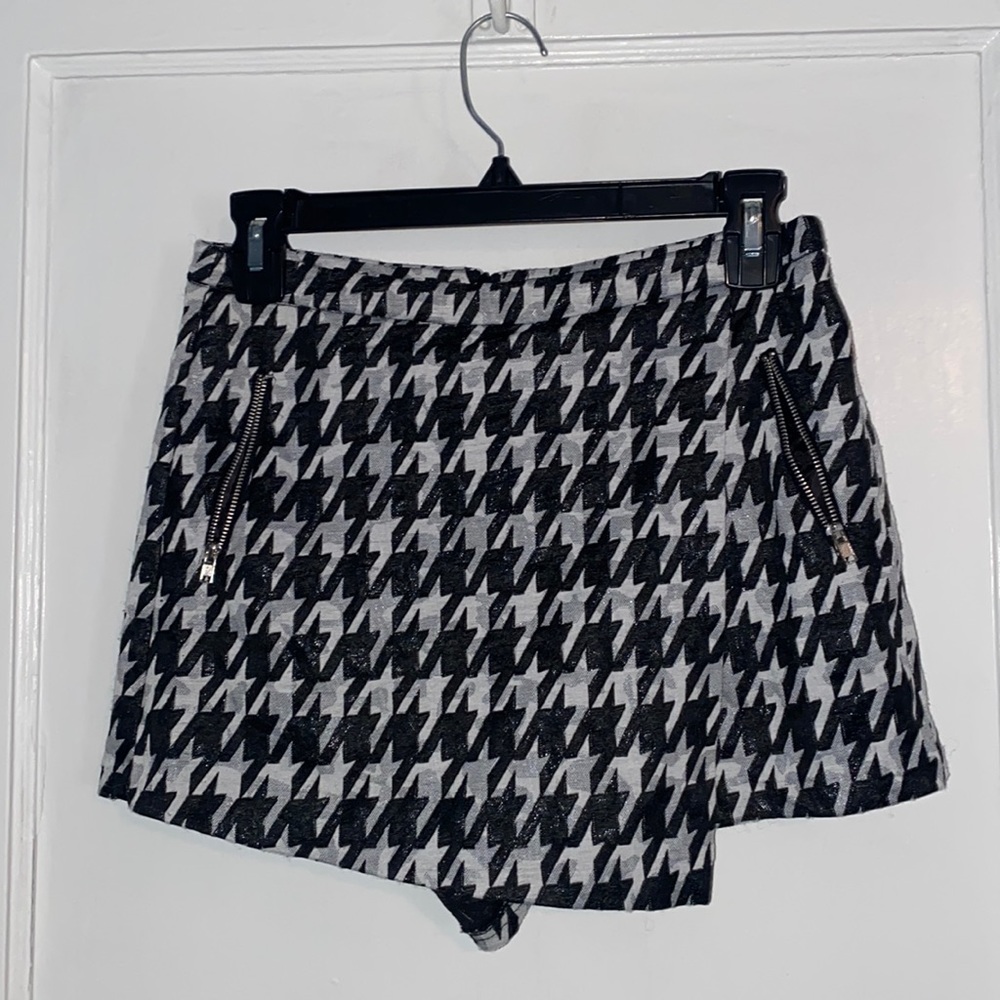 Black and white skort. Size S.